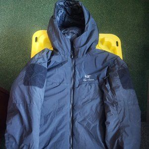 MEDIUM Black ARC'TERYX LEAF ATOM hoody pcu Crye